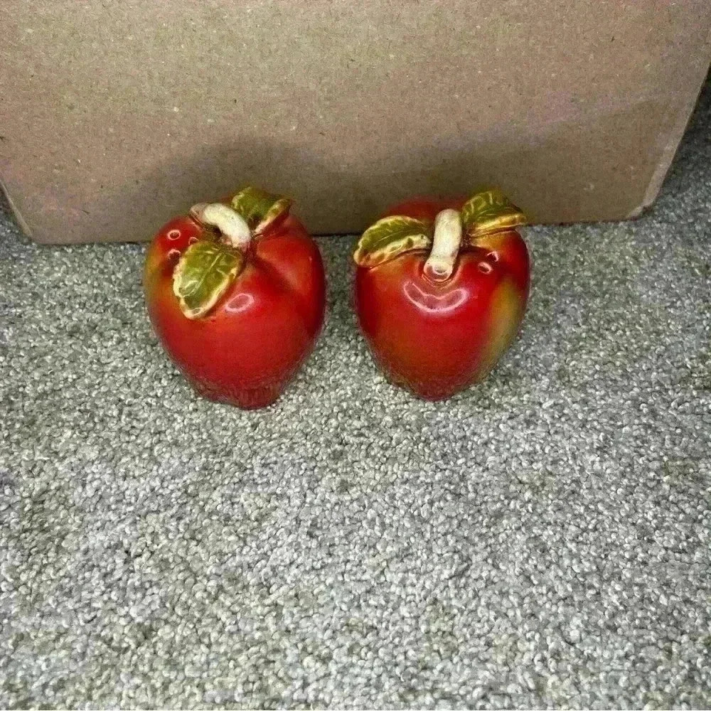Vintage apple salt and pepper shakers Cottage Core